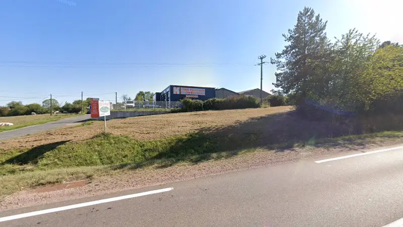 Vue de la rue devant Kassauto Vente Pieces Auto Neufs & Occasions, Torcy