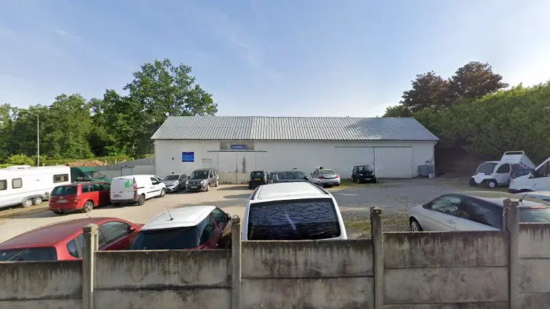 Vue de la rue devant garage Denis Auto, Feytiat