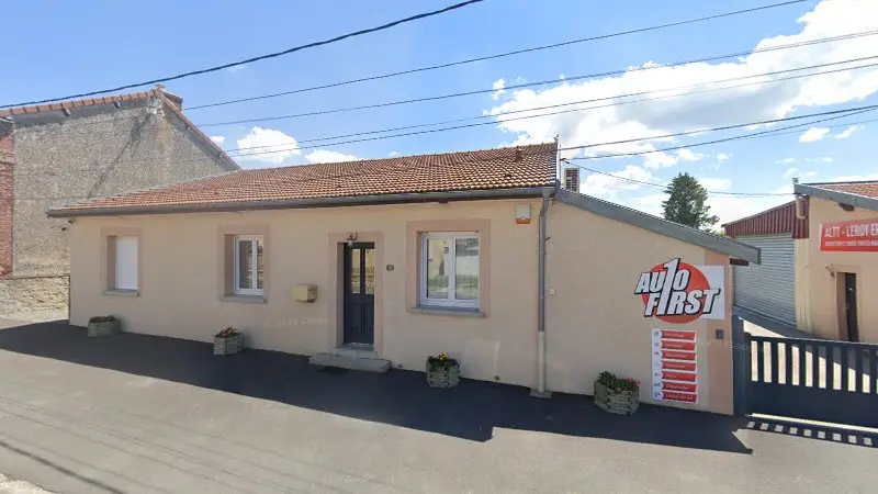 Vue de la rue devant ALTT garage LEROY Eric, Monthois