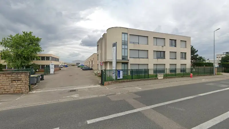 Vue de la rue devant Etablissements Vollet, Chassieu