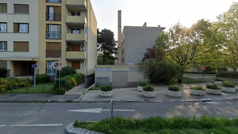 Vue de la rue devant Belarbi Boualem, Brou-sur-Chantereine