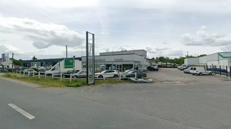 Vue de la rue devant SOCIETE AIGLONNE DE VEHICULES INDUSTRIELS - Mercedes Benz, L'Aigle