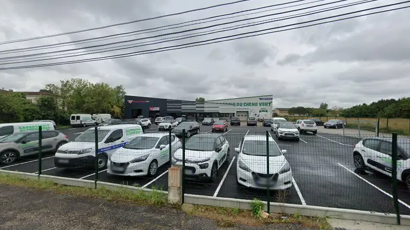 Vue de la rue devant AD Carrosserie et Garage Expert DU CHENE VERT MARMANDE, Marmande