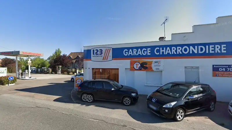 Vue de la rue devant Garage CHARRONDIERE - 1,2,3 AutoService, Coulanges
