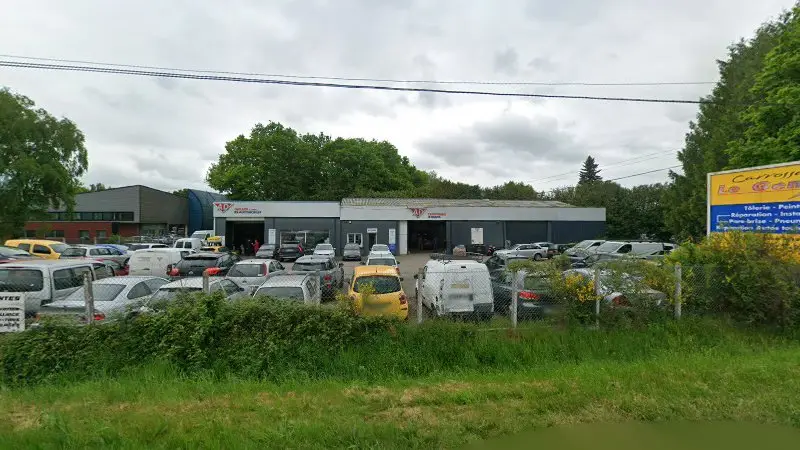 Vue de la rue devant AD Carrosserie et Garage Expert RS AUTO - LE GENTIL, Bernay