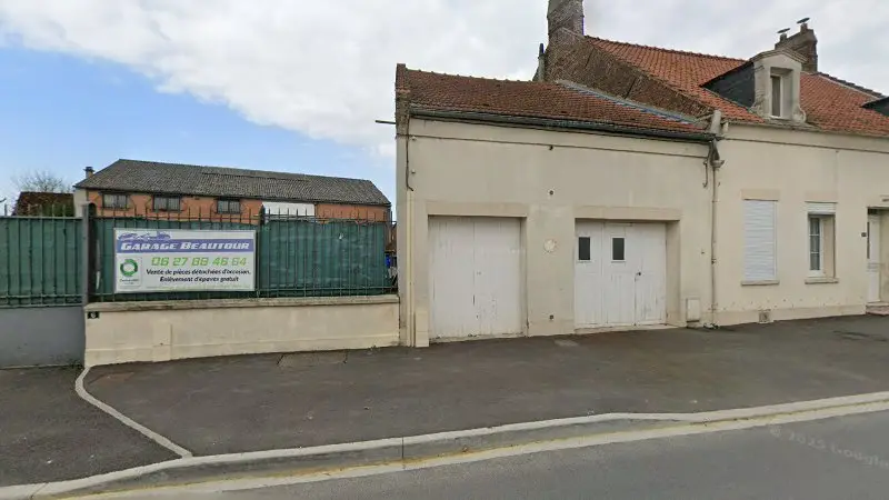 Vue de la rue devant garage beautour, Origny-Sainte-Benoite