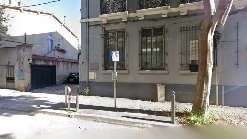 Vue de la rue devant Carrosserie De L'étoile, Marseille