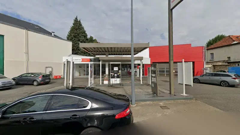 Vue de la rue devant Eurorepar Garage Armanet Garage Automobile, Séméac