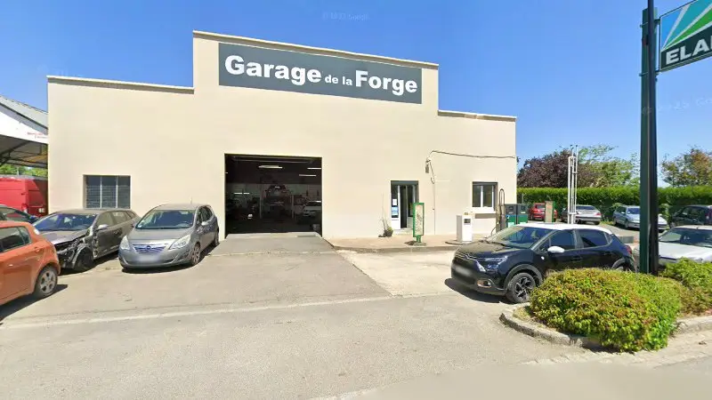 Vue de la rue devant Garage AD Expert, La Chapelle-Chaussée