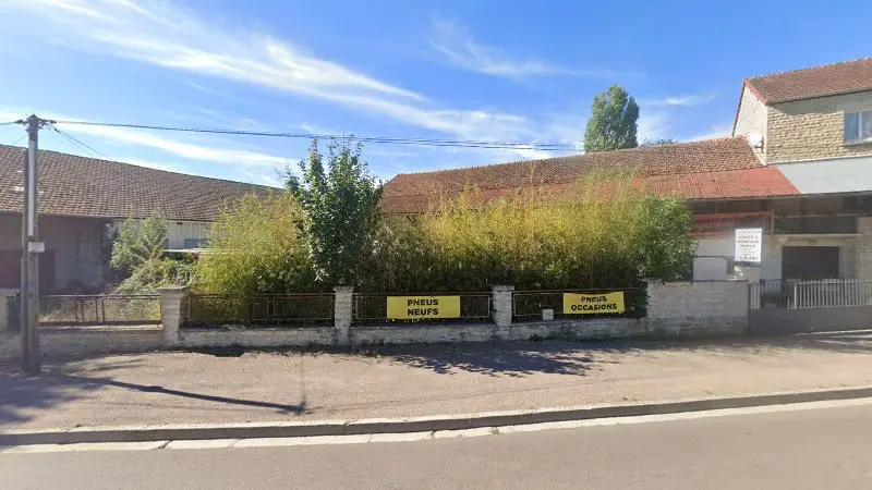 Vue de la rue devant MARCHAL FRANCE FABRICANT DE MACHINE POUR LA REPARATION DES PNEUS, Châtillon-sur-Seine