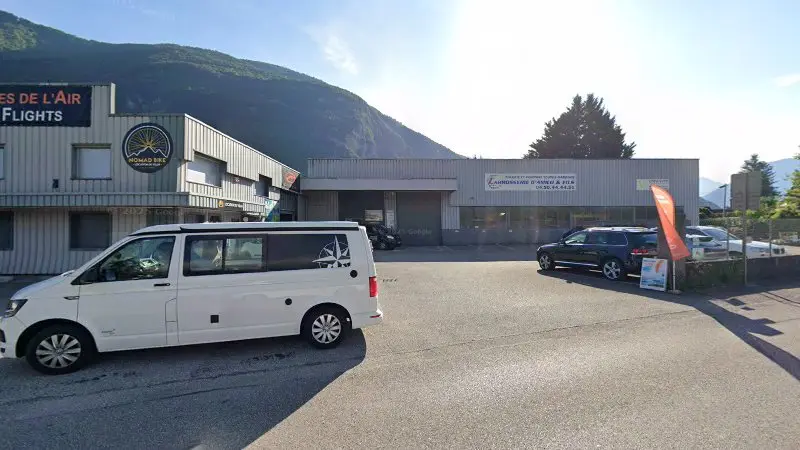 Vue de la rue devant CARROSSERIE D'AMICO ET FILS, Doussard