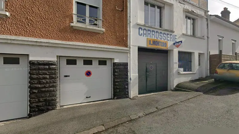 Vue de la rue devant Carrosserie Monteiro Agostinho, Clermont-Ferrand