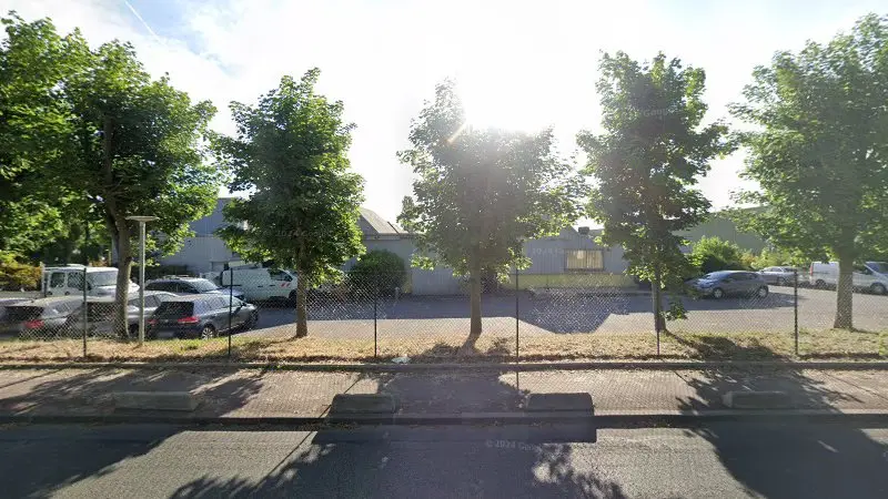 Vue de la rue devant ZE GARAGE, Saint-Ouen-l'Aumône