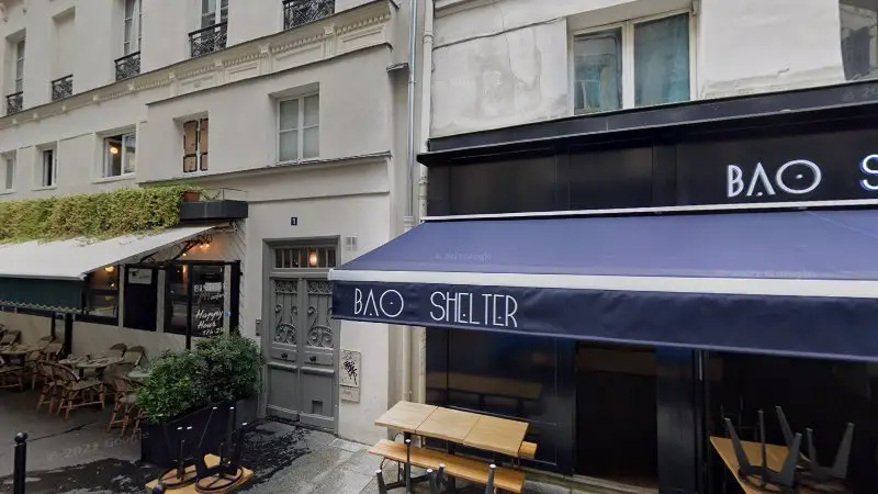 Vue de la rue devant Carrossier César Hassin, Paris