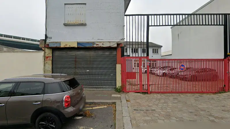 Vue de la rue devant L'atelier de la Maison, Aubervilliers