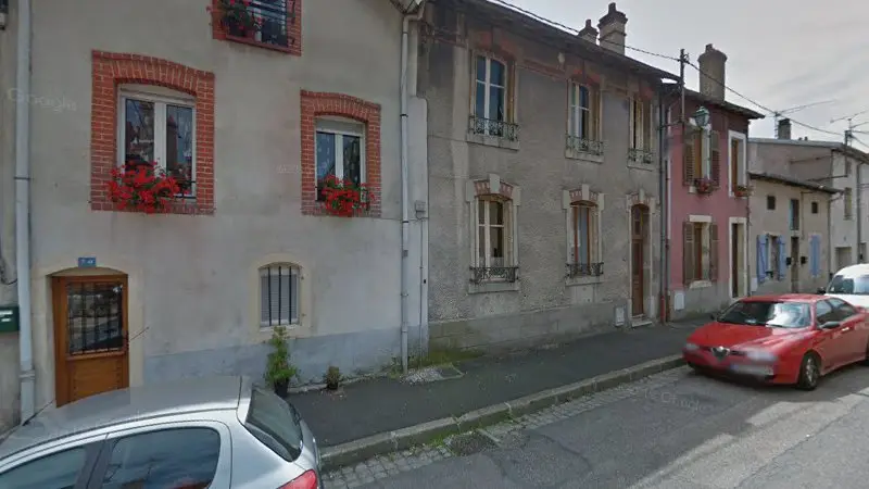 Vue de la rue devant Planète Echappement - établissement fermé, Pont-à-Mousson