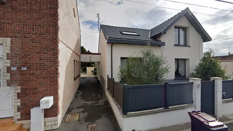 Vue de la rue devant AG MOTORS, Vendin-le-Vieil