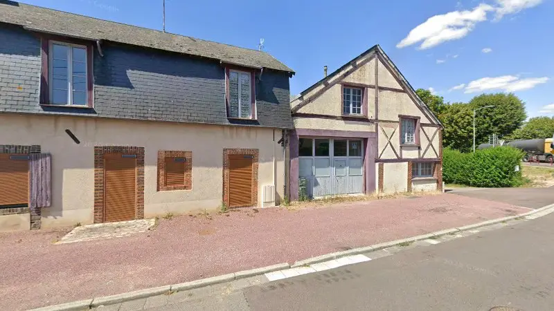 Vue de la rue devant Clean Auto Premium, Verneuil d'Avre et d'Iton