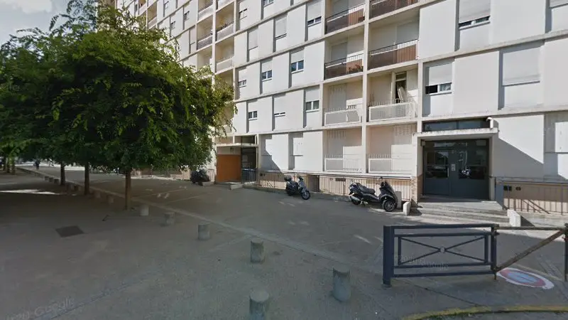 Vue de la rue devant Garage Des Portes Du Midi, Vitry-sur-Seine