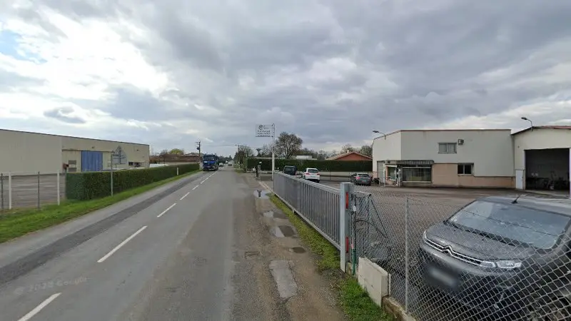 Vue de la rue devant BCHM, Saint-Cyr-sur-Menthon