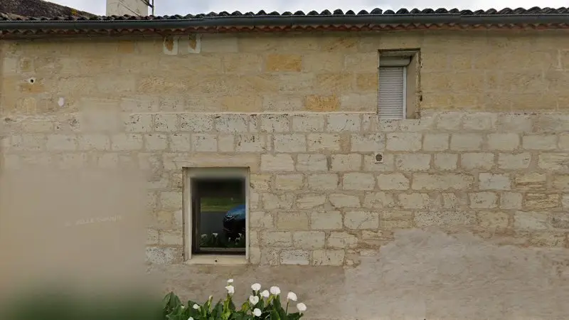 Vue de la rue devant SPARTBIKES, Mouliets-et-Villemartin