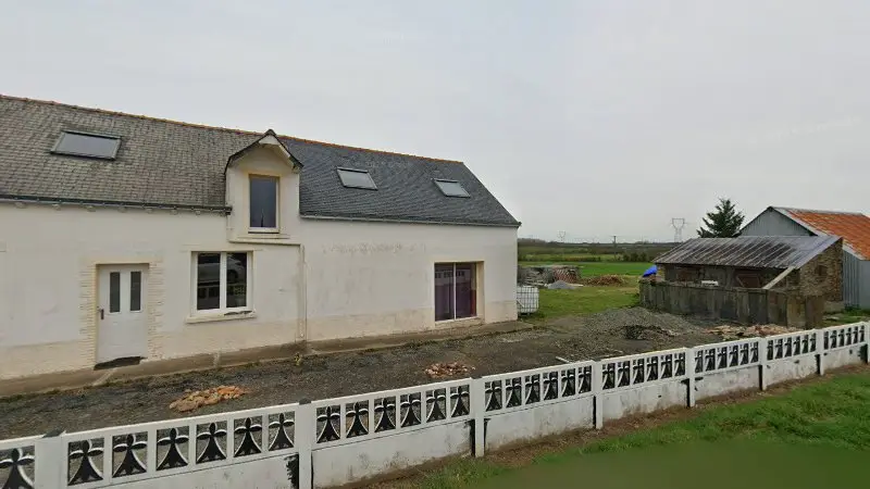 Vue de la rue devant ELE Vans et Remorques, Saint-Vincent-des-Landes