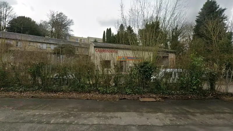 Vue de la rue devant Carrosserie du Centre SARL, Lisieux
