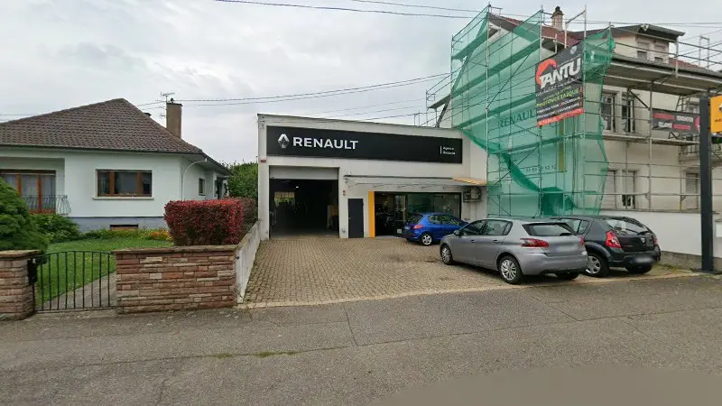 Vue de la rue devant Garage Bonauto Agent Renault Dacia, Souffelweyersheim