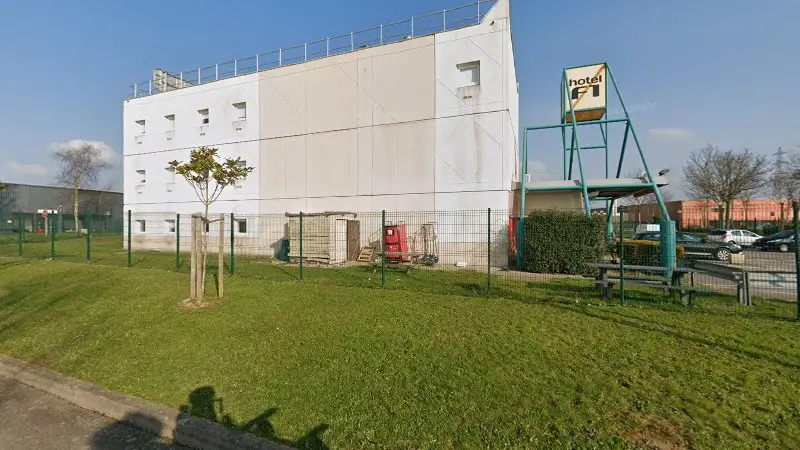 Vue de la rue devant Pneu Express Normandie 24/7 - dépannage pneu havre - a domicile, Gonfreville-l'Orcher