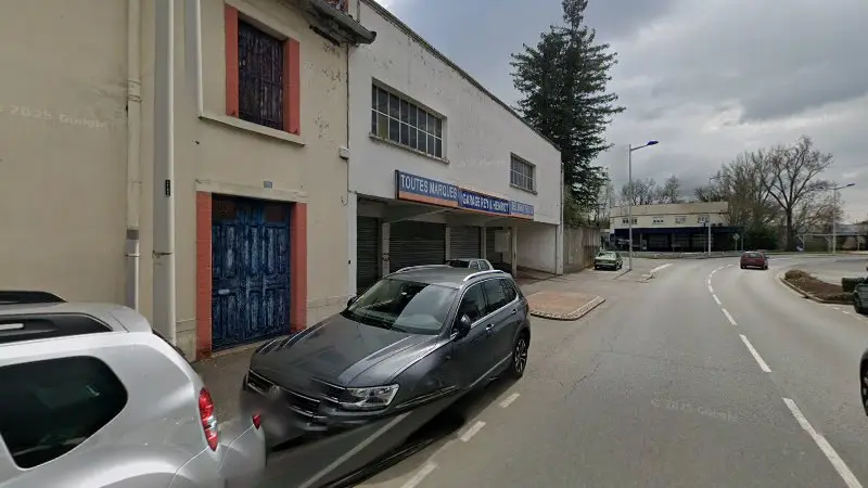 Vue de la rue devant Garage Rey et Henriot, Carmaux