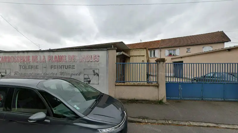 Vue de la rue devant Carrosserie de la Plaine Des Sables, Vigneux-sur-Seine