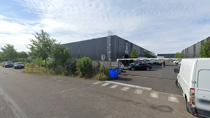 Vue de la rue devant GarageGagnant.com, Saint-Fargeau-Ponthierry