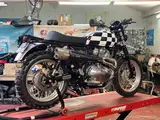 Photo de Royal Enfield Paris Ouest - Tendance Roadster Atelier - Importateur Jawa