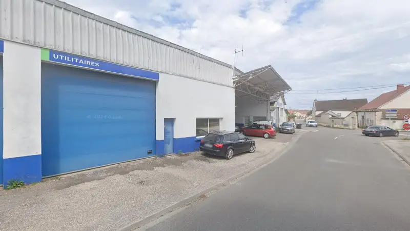 Vue de la rue devant Point S - Selongey (SAS Pneus et Services de la Tille), Selongey