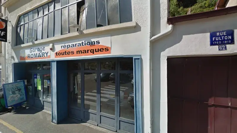 Vue de la rue devant GARAGE PREMIER - JNG MOTORS, Plombières-les-Bains