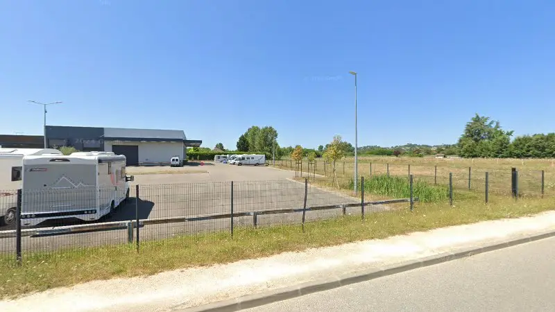 Vue de la rue devant Loisirs 47, Villeneuve-sur-Lot