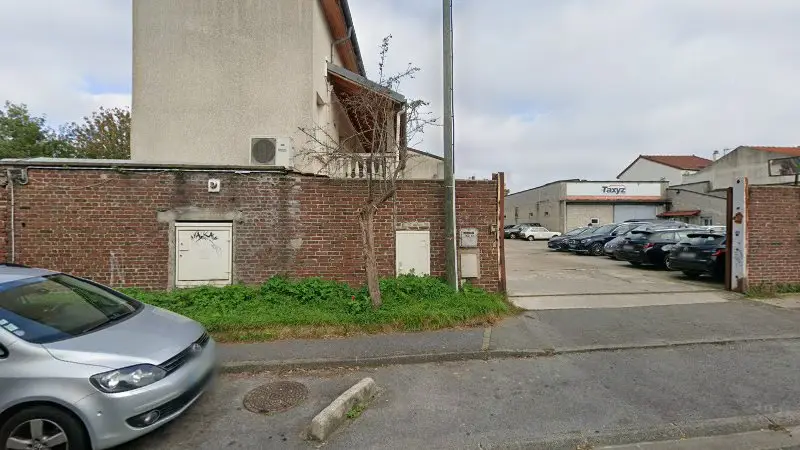 Vue de la rue devant Garage du Chemin, Montreuil