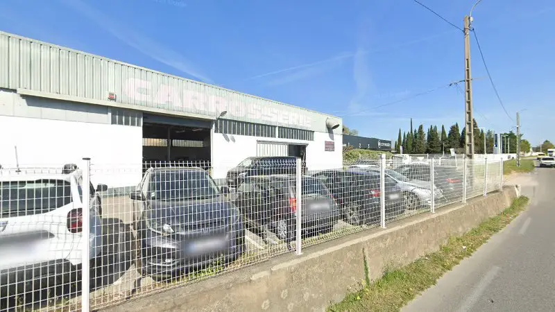 Vue de la rue devant CARROSSERIE SAHUQUET SARL, Bagnols-sur-Cèze