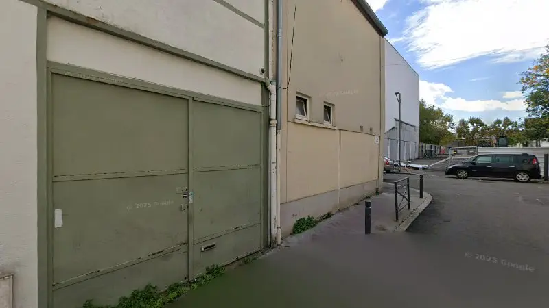 Vue de la rue devant GARAGE KSL, Saint-Ouen-sur-Seine
