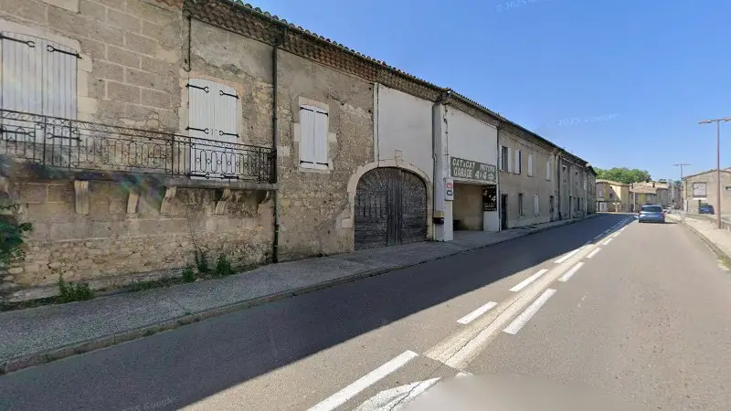 Vue de la rue devant Cat Cat Motors, Saulce-sur-Rhône