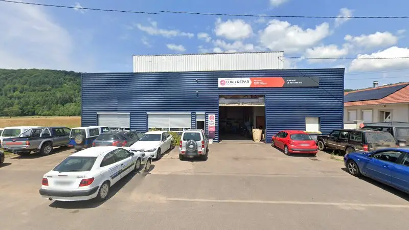 Vue de la rue devant JF Auto-mobil, Sainte-Marie-en-Chanois