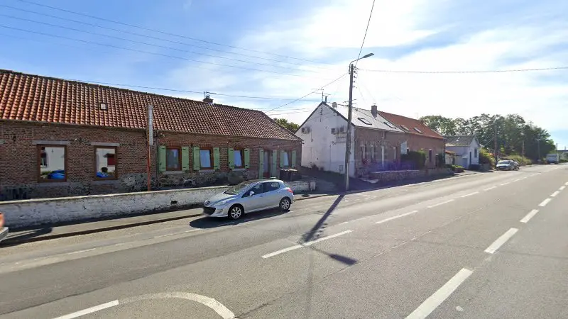 Vue de la rue devant Garage Lecron Eurorepar, Mairieux