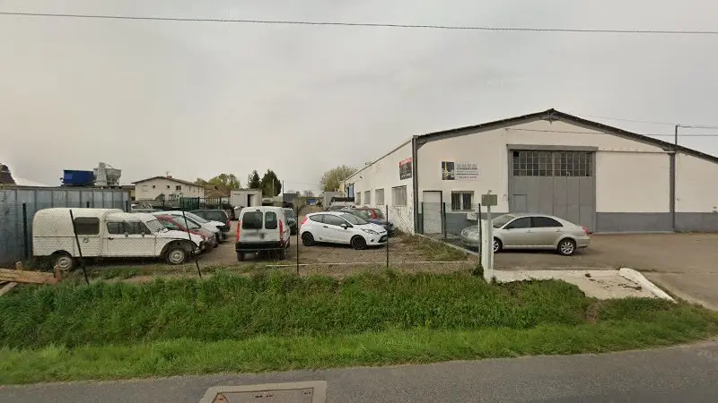 Vue de la rue devant Carrosserie Gabayet, Tramoyes