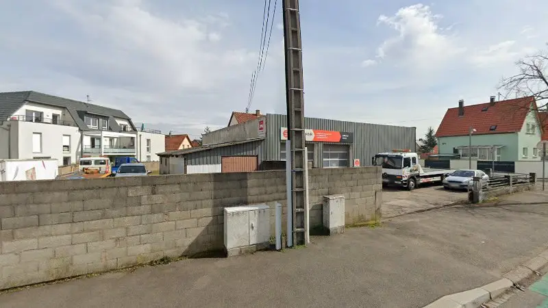 Vue de la rue devant Eurorepar Garage Roos, Schweighouse-sur-Moder