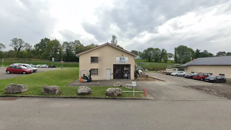 Vue de la rue devant garage de la sure - ml maintenance sarl, Rives