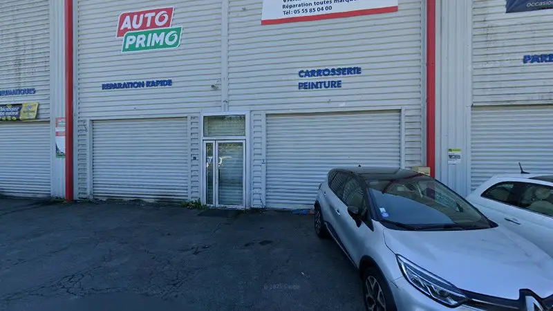 Vue de la rue devant Garage LARCHE AUTOMOBILES Réparateur Multimarque AD, Varetz