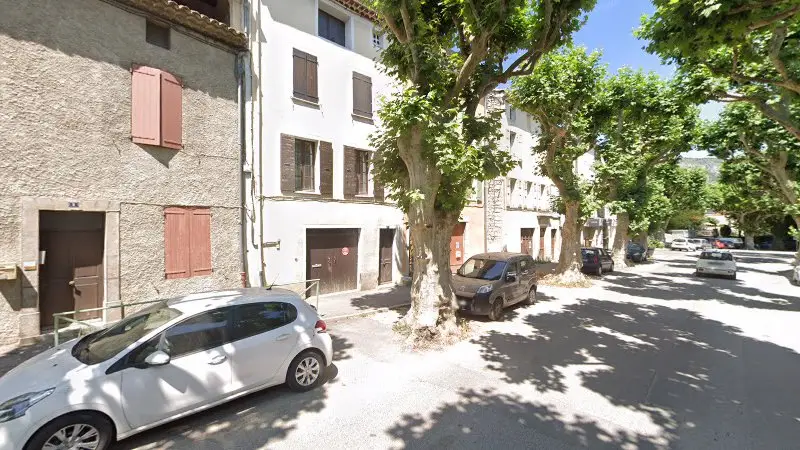 Vue de la rue devant Garage Baronnies 4x4, Buis-les-Baronnies