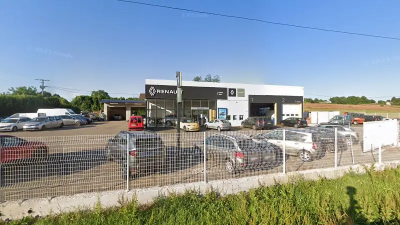 Vue de la rue devant Garage Yvrai Romagnieu Renault Dacia, Romagnieu