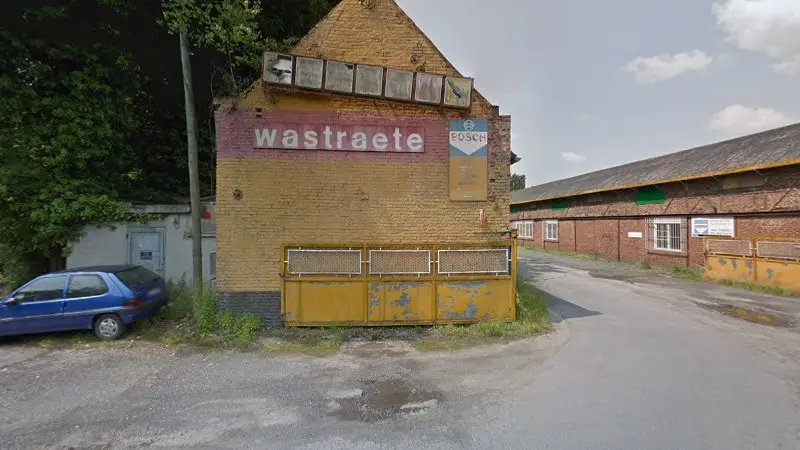 Vue de la rue devant Etablissements Wastraete, Louvroil