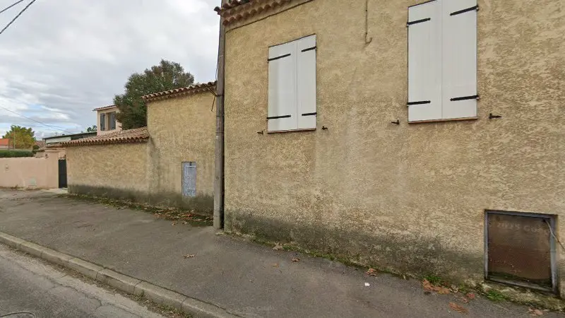 Vue de la rue devant O C N'DRIVE, La Penne-sur-Huveaune